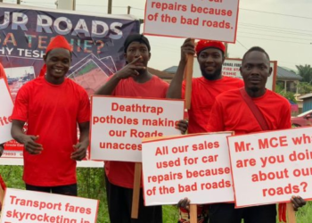 Massive protest in Teshie as residents decry over bad roads