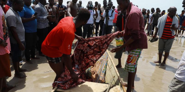 2 fishermen die after patrol boat rammed their canoe
