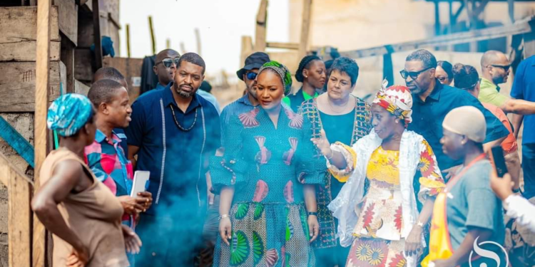 Clean Cooking advocate, Samira Bawumia assesses prevalent cooking methods in Jamestown.