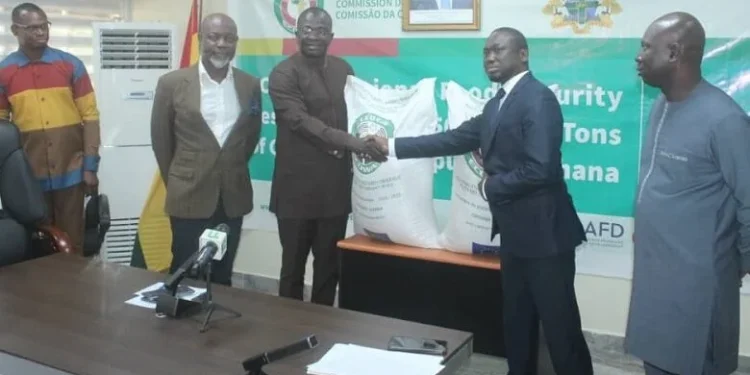 ECOWAS presents 500-tonne food grant to Agric Ministry