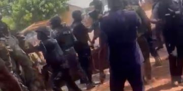 Gunfire erupts between Police and Customs in smuggling showdown