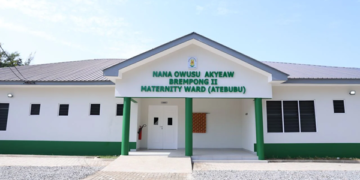 [IMAGES] Mahama builds maternity facility for Atebubu