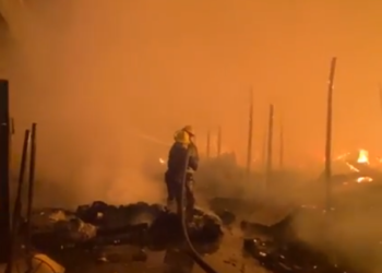 Fire guts Kantamanto market, 13 Fire Fighters deployed  [IMAGES]