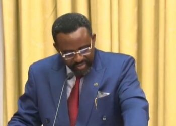 Mahama swears in new BoG Governors