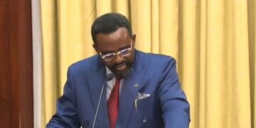 Mahama swears in new BoG Governors