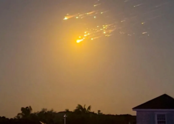 SpaceX rocket explodes, raining debris from sky for second time in a row