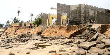 V/R: Tidal waves destroy 51 houses, displace over 300 in Agavedzi