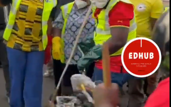 [VIDEO] Ashanti Regional Minister leads Independence Day clean-up in Kumasi Alabar