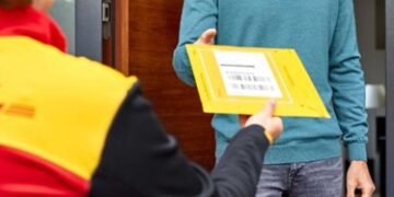 DHL suspends global shipments over $800 to the US
