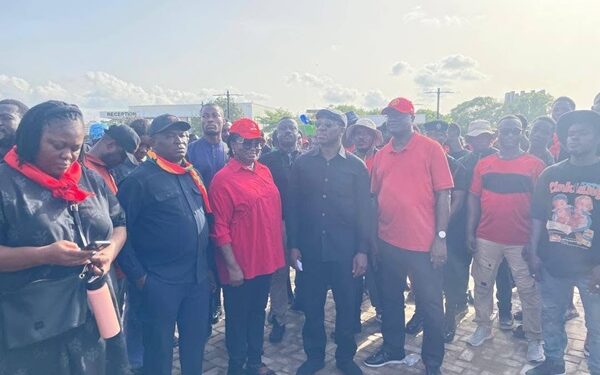 Protesters submit petitions as “Save the Judiciary” demonstration nears conclusion