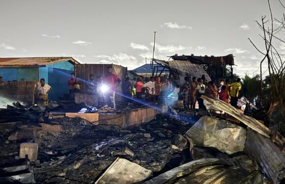 Fire ravages Asoprochona Railway slum, leaving hundreds homeless