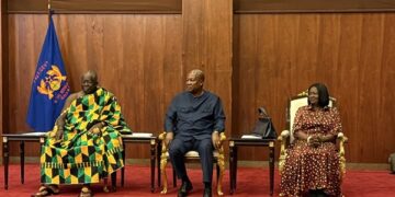 Otumfuo pays courtesy call on President Mahama