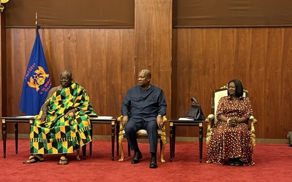 Otumfuo pays courtesy call on President Mahama