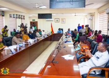 Education Minister orders strict enforcement of mobile phone ban in schools