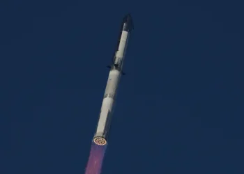 SpaceX Starship completes successful test flight