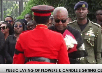 President Mahama lays wreath in memory of helicopter crash victims