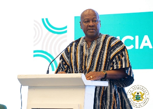 “I’m a Cocoa Farmer, Price Reduction Has Affected Me Too” — Mahama Relates to Cocoa Farmers’ Struggle