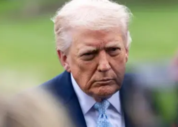 Oil Prices Drop Over 5% as Iran Eases Strait of Hormuz Restrictions amid Trump Peace Claims