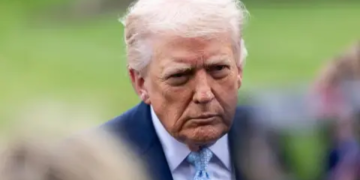 Oil Prices Drop Over 5% as Iran Eases Strait of Hormuz Restrictions amid Trump Peace Claims