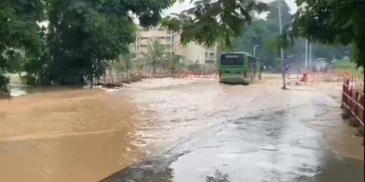 Overnight Rain Floods KNUST Campus, Leaves Students Stranded and Disrupts Academic Activities