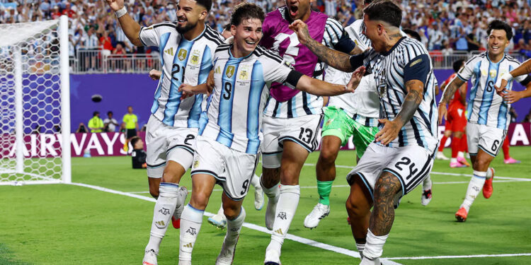 Argentina Beat Ten-Man Switzerland to Set Up England Semi-final Clash