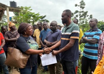 Amenfi Central Assembly Distributes ‘Nkoko Nkitinkiti’ to Farmers to Boost Poultry Production