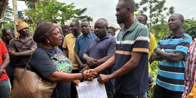 Amenfi Central Assembly Distributes ‘Nkoko Nkitinkiti’ to Farmers to Boost Poultry Production