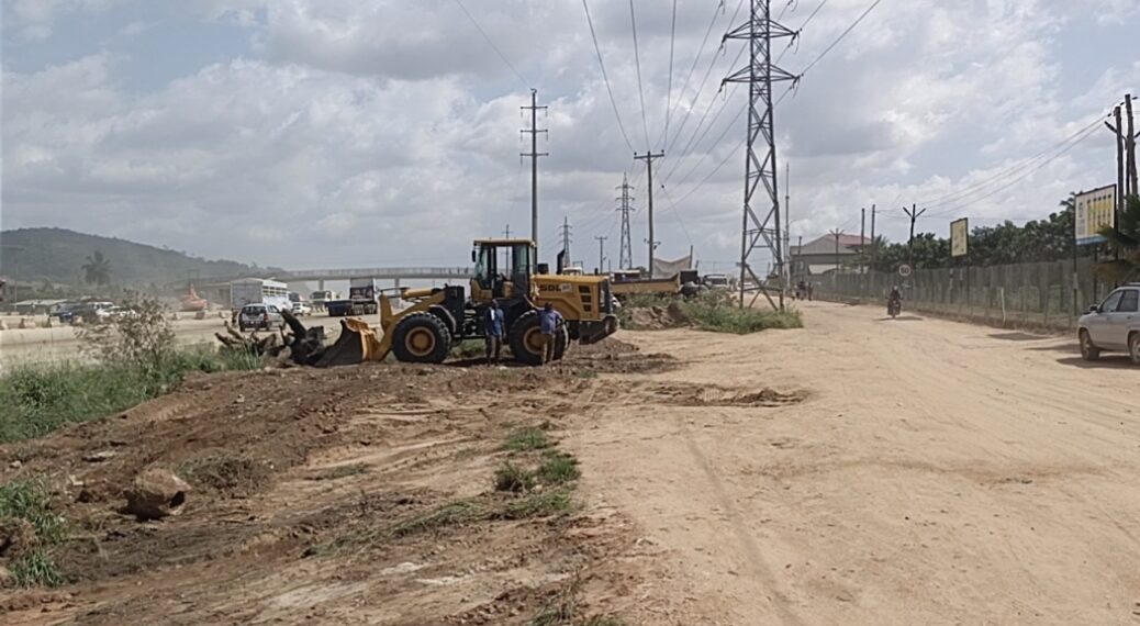 Encroachment Along Pokuase–Nsawam Highway Raises Road Safety Concerns at Dobro